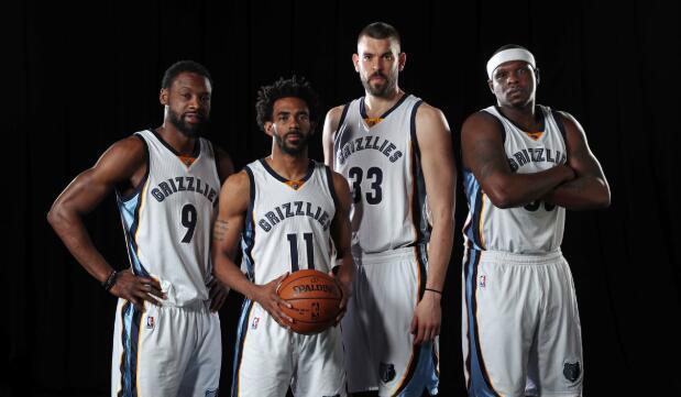 曾凡博替代者？北京男篮新星崛起，“1扣2三分3切”朴实无华（曾凡博接班人？北京男篮新秀崭露头角：1扣、2记三分、3次切入，低调高效）