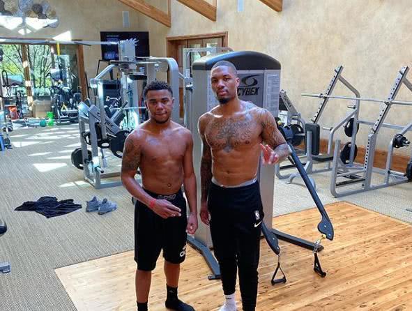 队报法国海外球员欧冠之夜：射手盛宴（队报：法国旅欧球员欧冠之夜，上演射手盛宴）