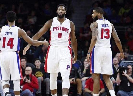 德尚在克莱枫丹问候球员：为卡马庆生、与坎特重逢（德尚抵达克莱枫丹慰问队员：为卡马庆生，重逢坎特）