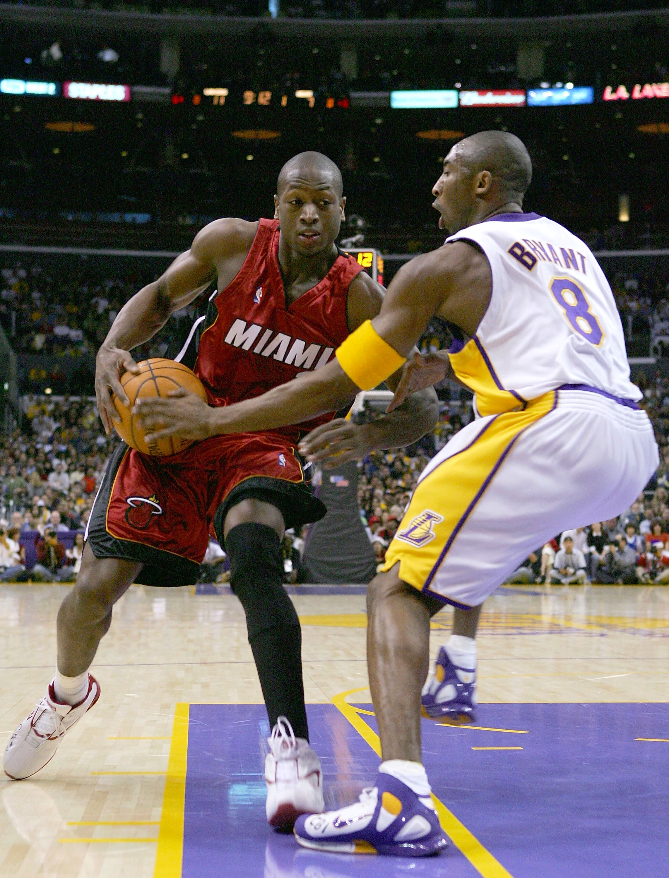 梅西因为足球改变性格！从天生内向到绝对领袖！（足球重塑梅西：从内向少年蜕变为绝对领袖）