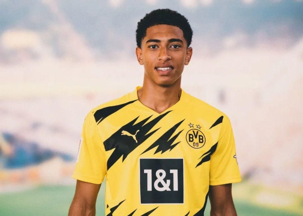 海斯：我感觉这支球队有很多的兄弟情谊，所有人都想保护彼此（海斯：球队充满兄弟情，人人都想互相守护）