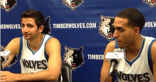 AC米兰通过老将策略增强阵容，引进莫德里奇和蒂亚戈-席尔瓦，弥补后防不足，延续稳定表现。（AC米兰老将加持：莫德里奇与蒂亚戈-席尔瓦加盟，补强后防延续稳定）