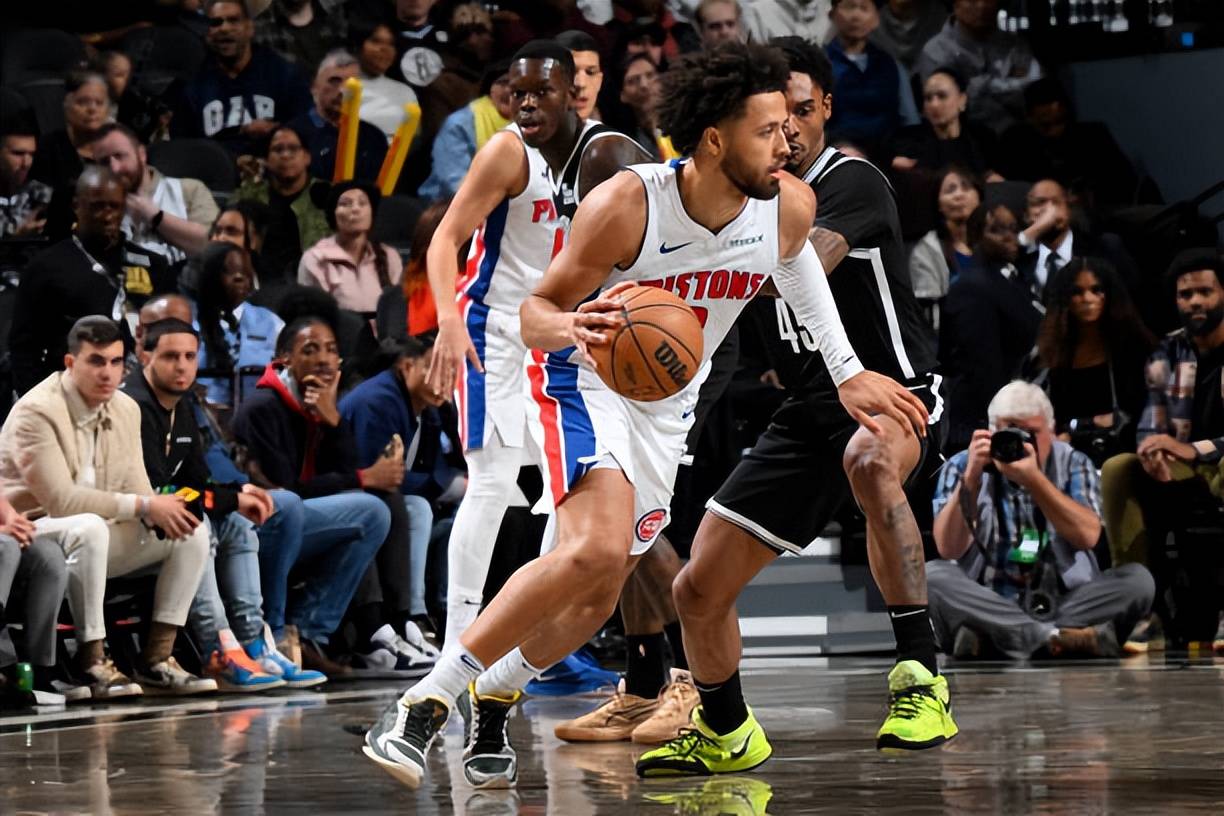 篮球湖人替补阵容得分爆炸，创赛季新高（湖人替补火力全开，得分刷新赛季新高）