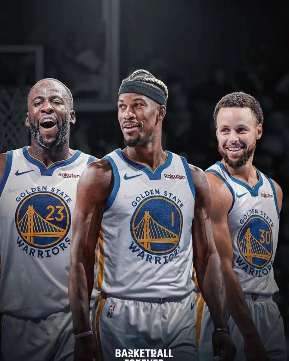 欧冠赛前穆里尼奥与两名昔日弟子重逢，并亲吻了斯内德的光头（欧冠赛前，穆里尼奥与两位旧将相聚，还亲吻斯内德的光头）