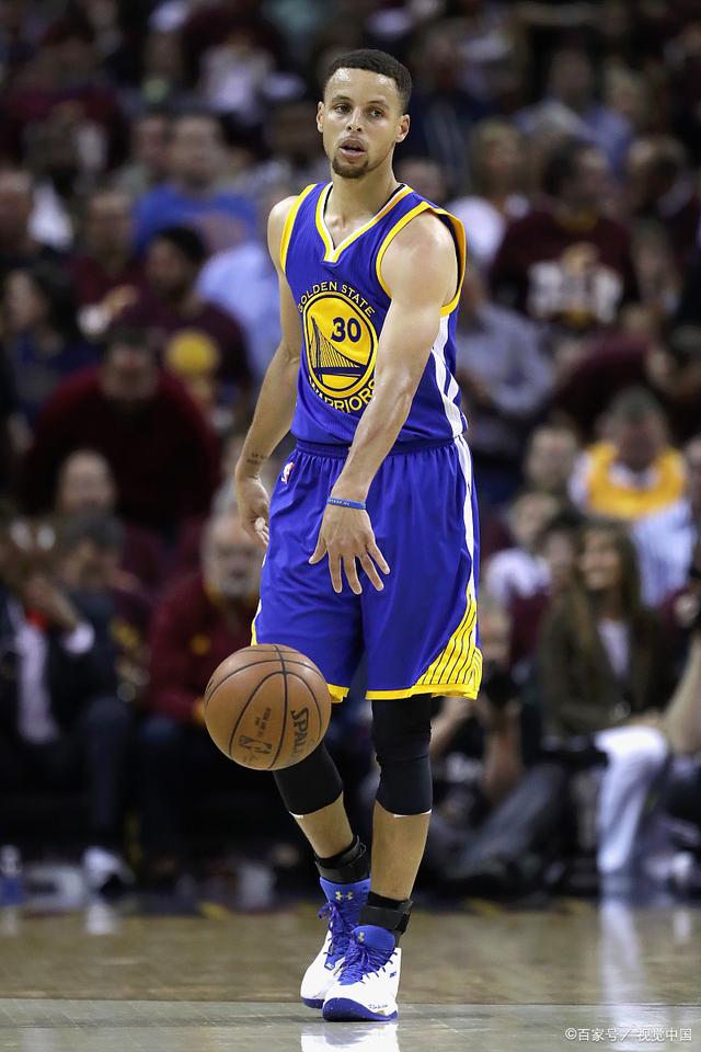 都体：弗拉霍维奇遭遇左腿拉伤，预计将缺阵至今年年底（《都灵体育报》：弗拉霍维奇左腿拉伤，预计缺席至今年年底）