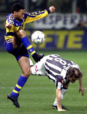 马卡：赫伊森在高强度比赛中表现糟糕，他需要提升防守硬度（马卡：赫伊森硬仗发挥不佳，需提高防守强度）